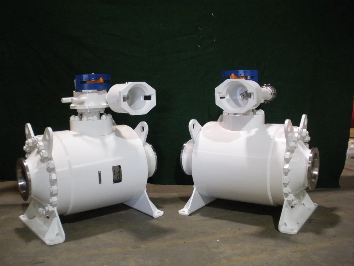 Duas válvulas de fluxo axial N-Line subsea, corpo cilíndrico inline com atuação